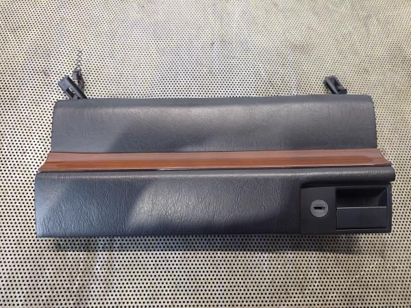 Porta luvas MERCEDES-BENZ Três volumes (W124)