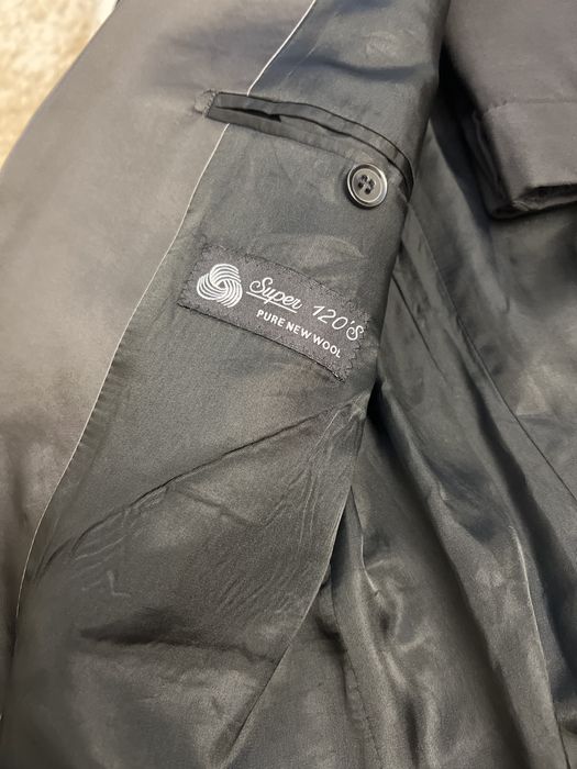 Мужской костюм черного цвета