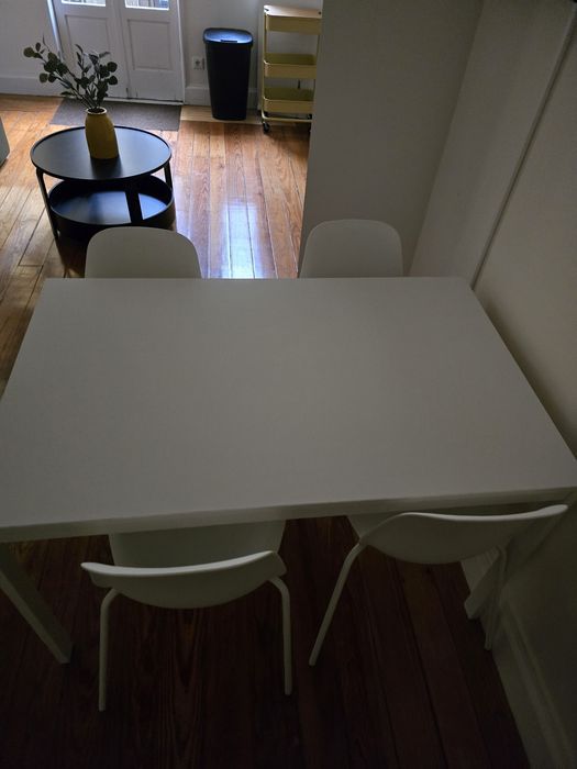 Mesa Viahls IKEA + 4 cadeiras Lidas Ikea
