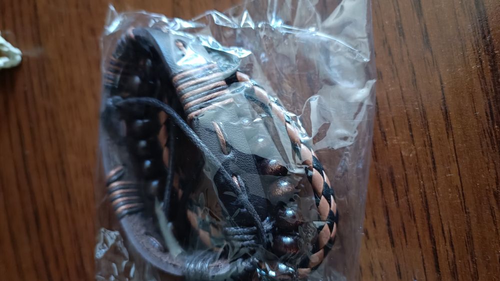 Zegarek kwarcowy nowy z brazoletkami