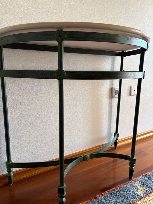 Aparador com tampo em pedra mármore