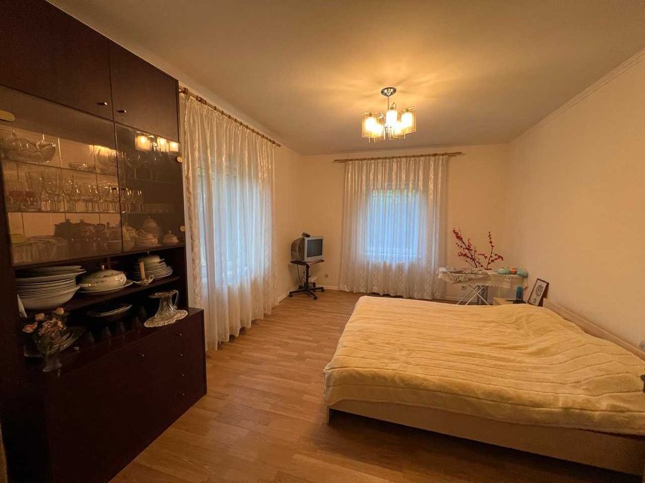 Продаж житлового будинку з ділянкою 29сот. у дуже мальовничому місці