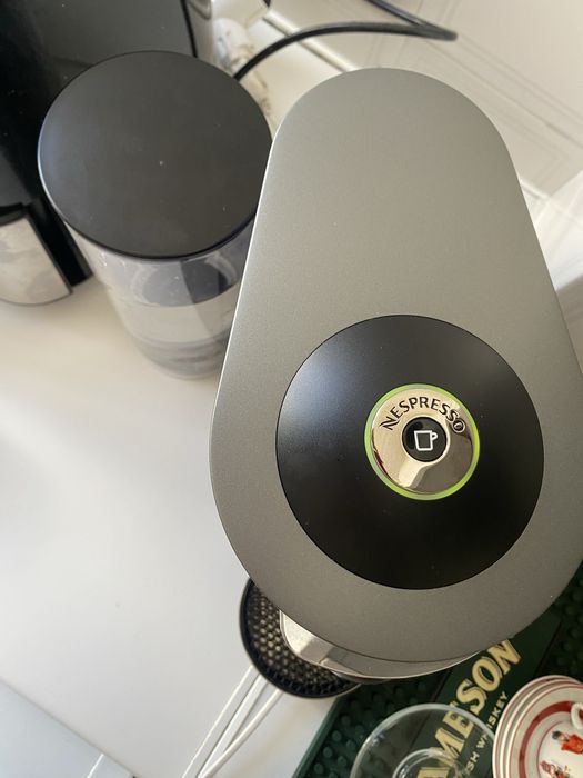 Cafeteira Nespresso VertuoPlus Deluxe - Como Nova