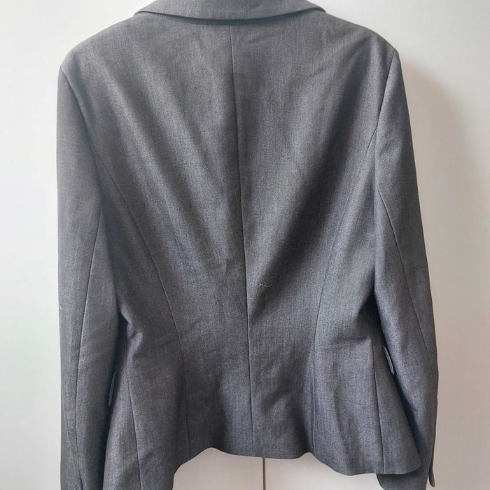 Komplet bardzo elegancki   - żakiet i spódniczka przed kolano.  r. M.