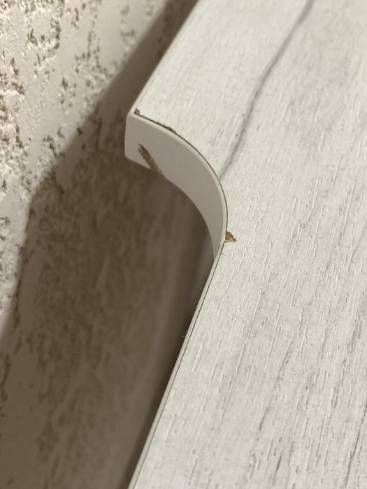 Стіл з металевими ніжками