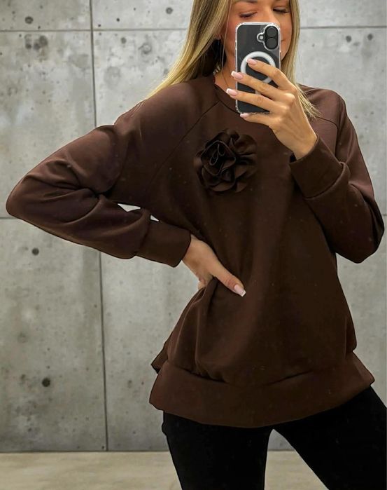Brązowa bluza oversize z kwiatkiem