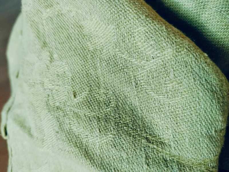 Spódnica i kaftan zielone z ornamentami
