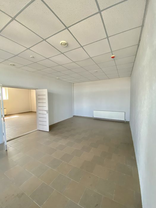 Продаж комерційного приміщення. Бізнес центр. Земельна ділянка