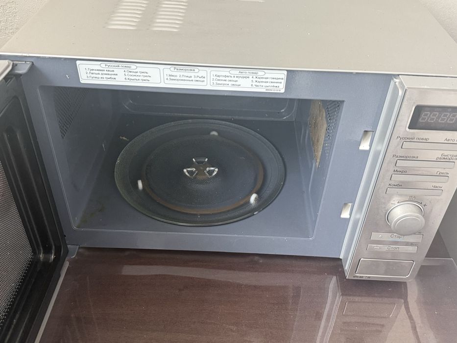 Мікрохвильова піч LG з грилем