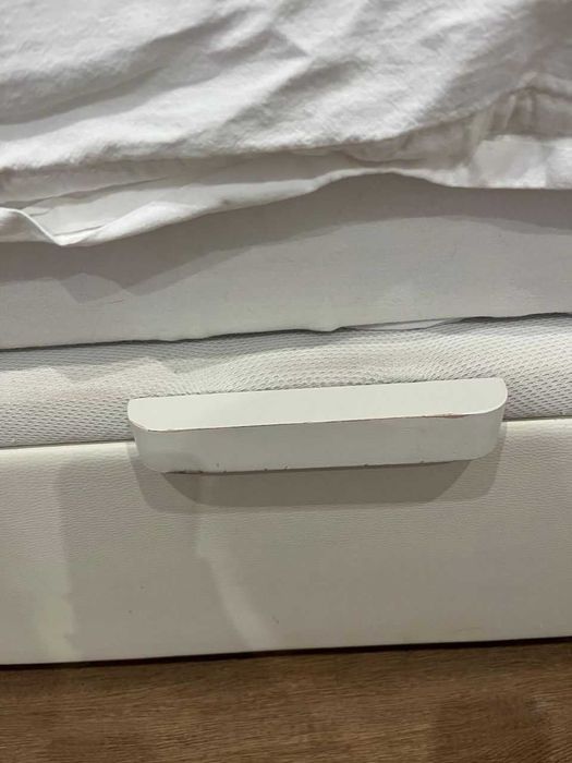 Cama de solteiro do Ikea raridade com báu + Colchão com capa protetora