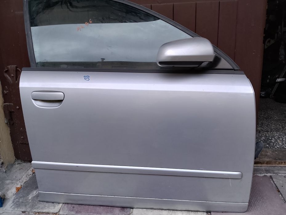 Drzwi prawy przód Audi A4 B6 sedan srebne