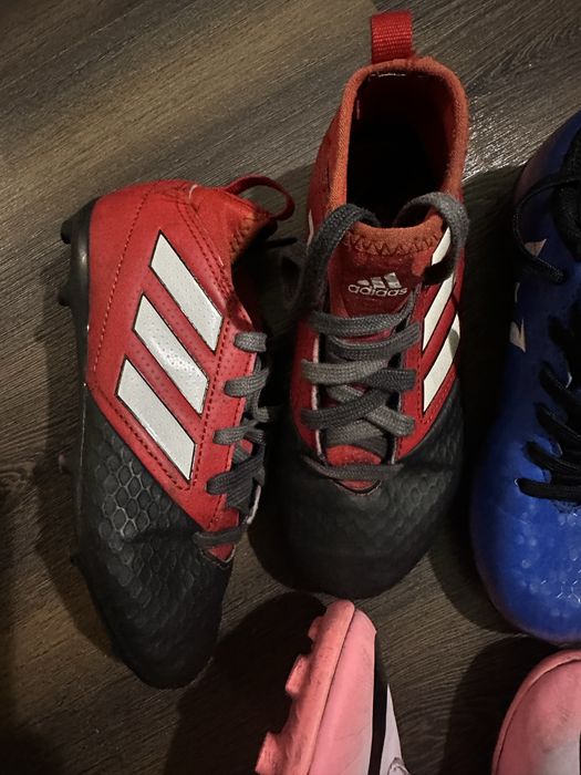 Футбольні бутси Різного розміру