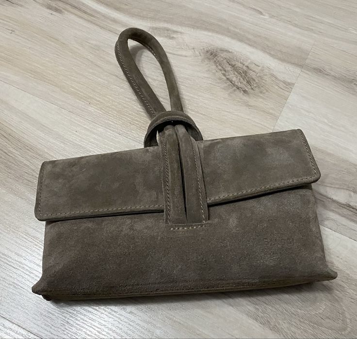 jasno brązowa torebka welurowa elegancka Laura Biaggi