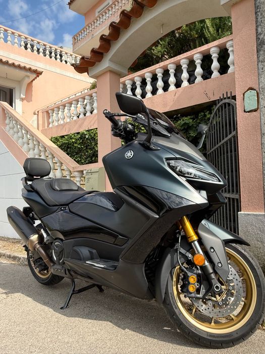 Yamaha tmax 560 tech-MAX  7100kms troca/retoma