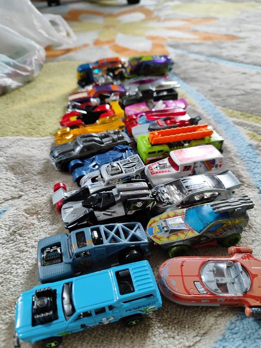 Машинки hot wheels