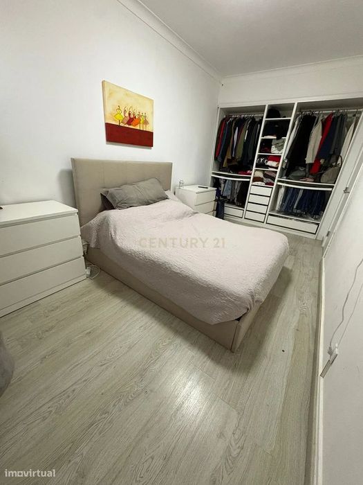 Apartamento T2 Renovado na Venda Nova – Zona Calma e Bem Localizada