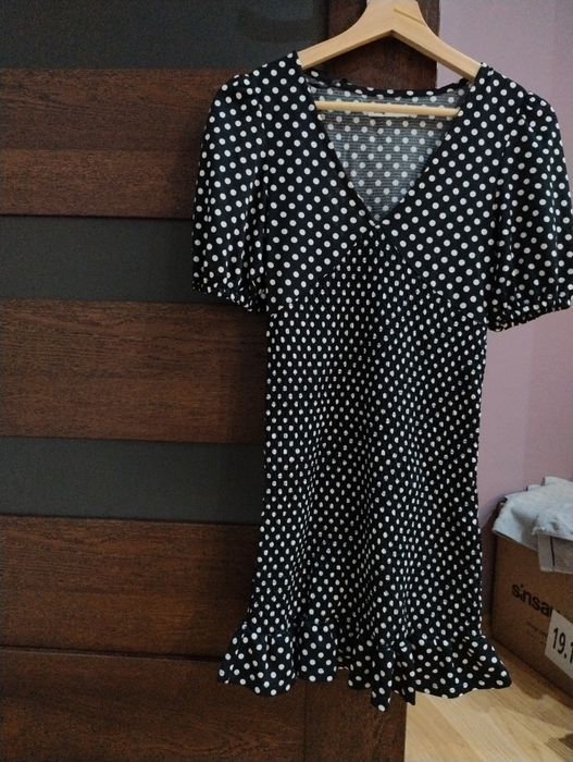 Dziewczęca letnia sukienka w kropki