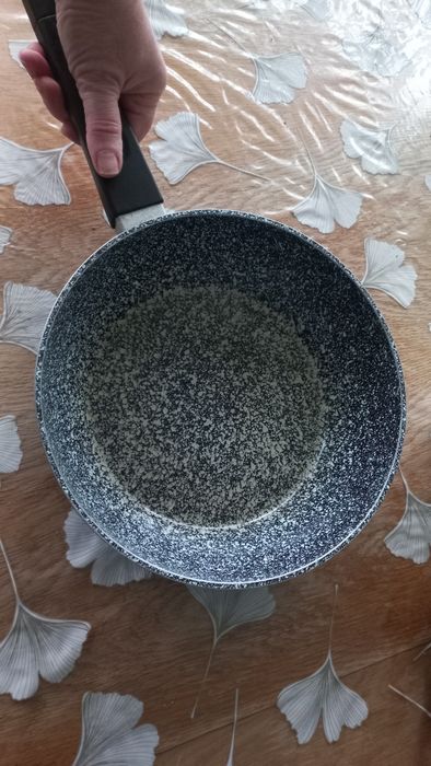 Сковорода з покриттям