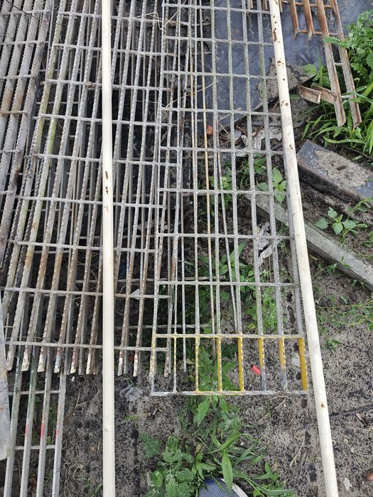 Kraty stalowe, podesty,  stopnie schodowe