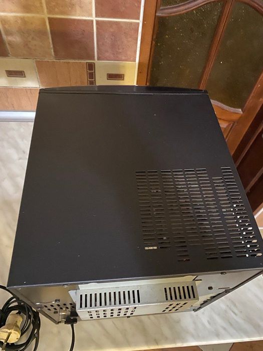 Музичний центр на диски і касети