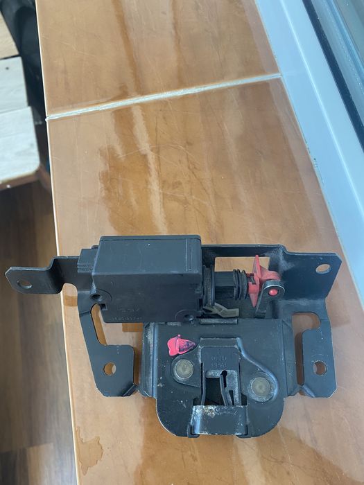 Замок багажника Е46 универсал (touring)