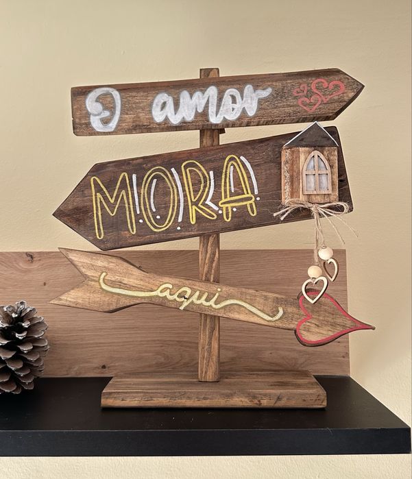 Placas decorativas em madeira