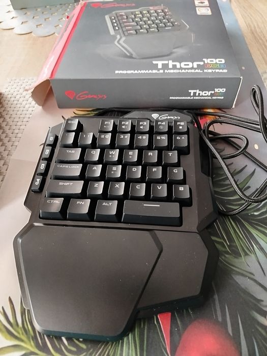 Półklawiatura Thor 100 RGB