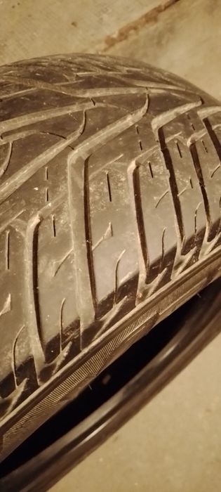 Opony wielosezonowe firmy Hankook używane .Rozmiar 235/60R17 .