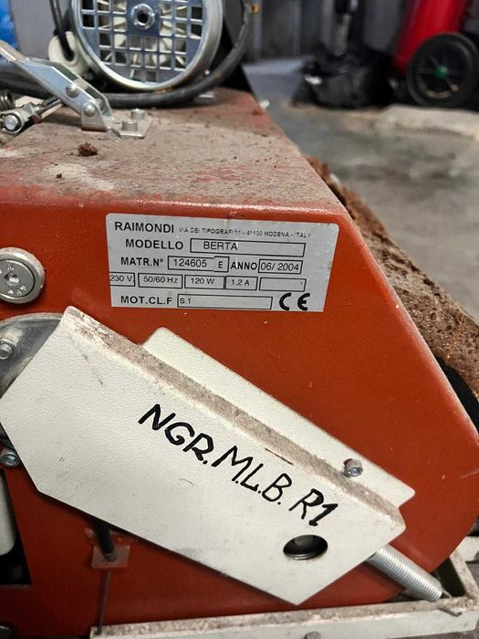 Máquina de limpeza de juntas