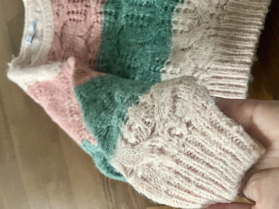 Sweter 128/134 reserved