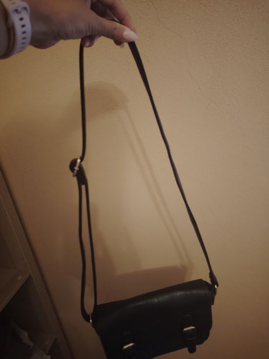 Mala preta e castanha sem uso