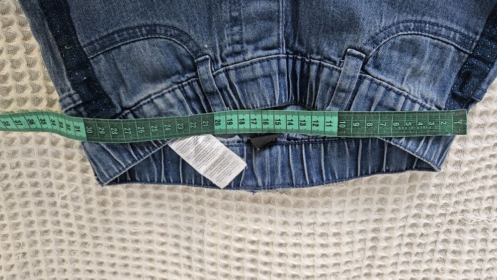 Spodnie jeans 146