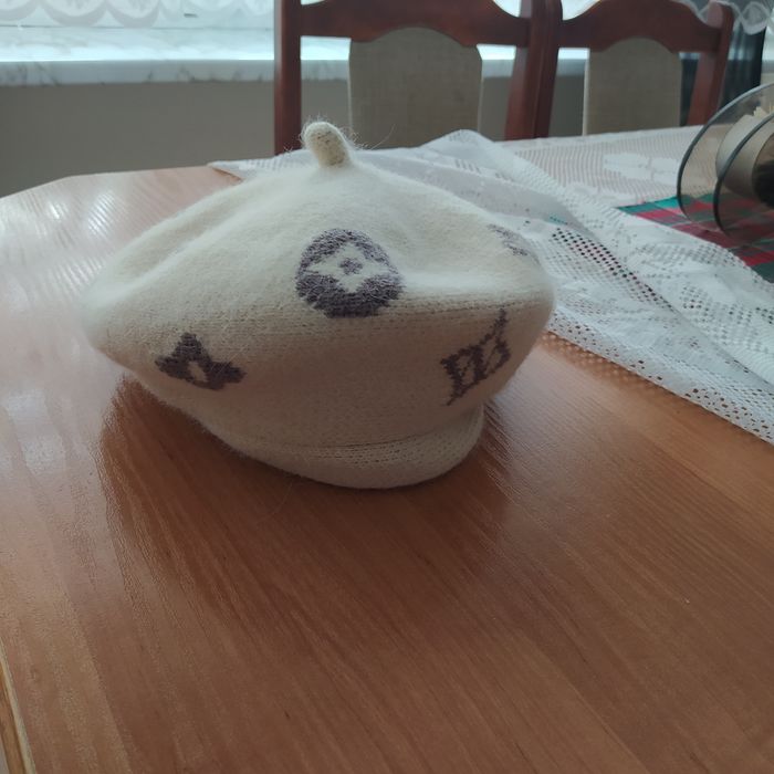 Sliczny beret z angory + wełna U