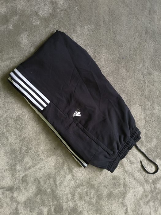 Spodnie adidas z szerokim nogawkami szelesty L