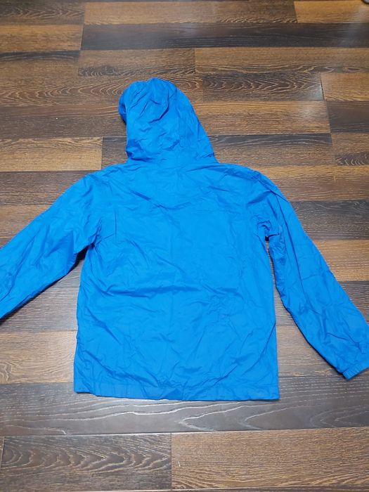 Продам ветровку на мальчика 10-13 лет.