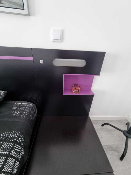 Mobília de quarto composta por cama de casal, mesas de cabeceira, ...