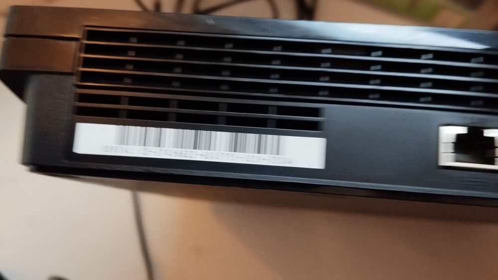 Konsola PS3 slim 4 gry pad