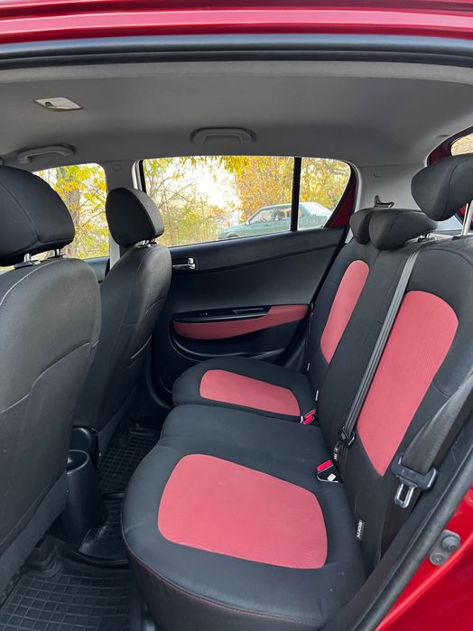 ЭКОНОМНЫЙ городской автомобиль  Hyundai i20, 2014 года