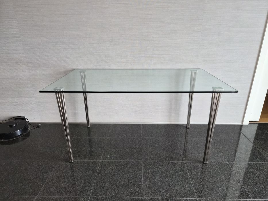 Mesa de jantar em vidro