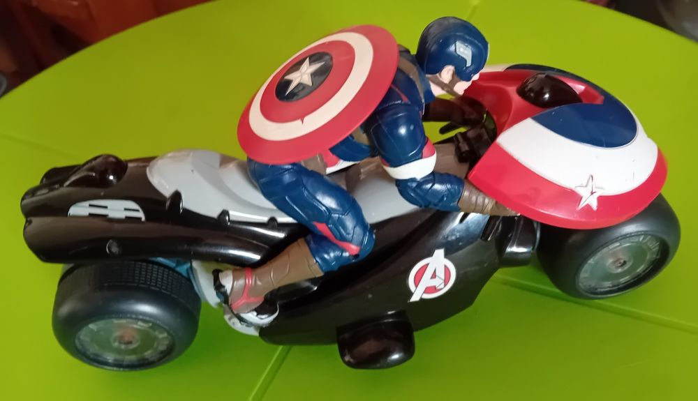 Moto Avengers Capitão América sem comando