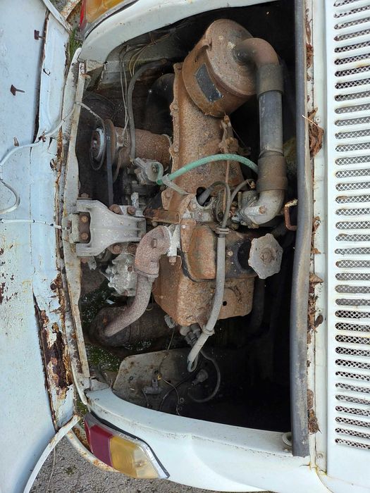 Fiat 500 z dokumentami.