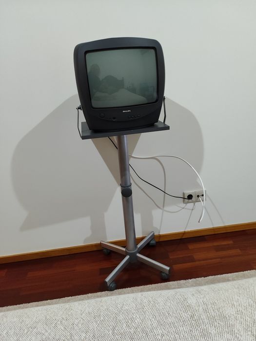 Mesa TV regulável em altura