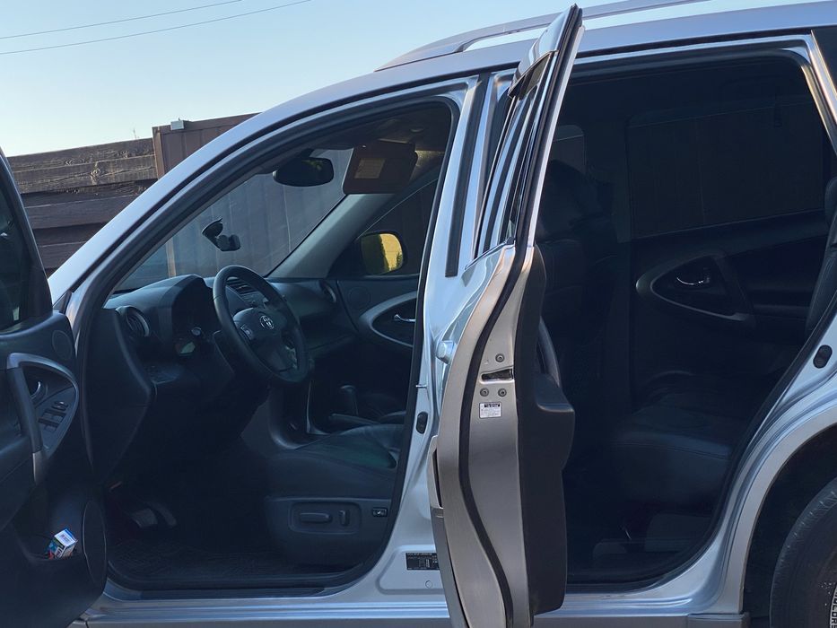 Продам Toyota Rav4