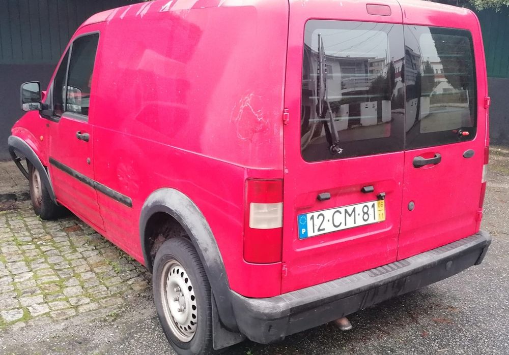 Carrinha Ford batida para peças