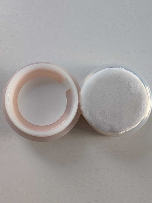 Shiseido Future Solution - Puder rozświetlający 13g