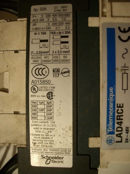 Stycznik Schneider Electric Cewka 24VAC 3-biegunowy 20A