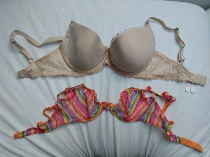 Staniki beżowy i przezroczysty kolorowy