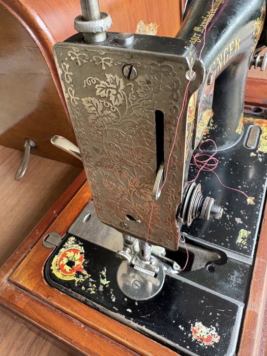 Stara maszyna walizkowa SINGER