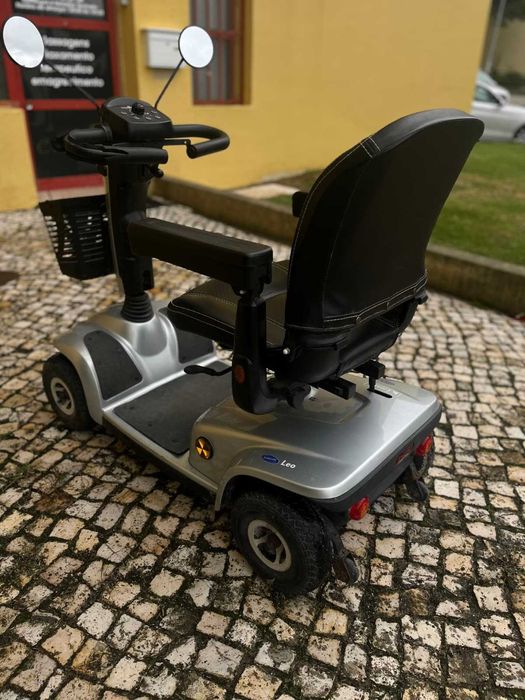 Scooter Elétrica Invacare Leo (Cinzenta) - BATERIA NOVA (Maio 2024)