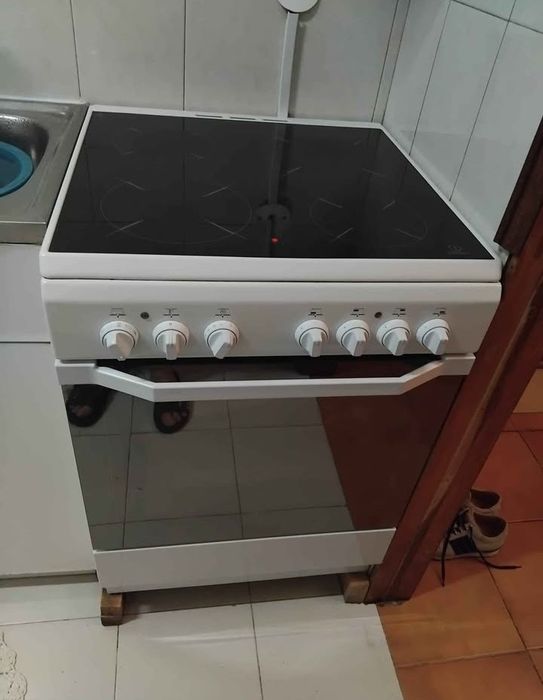 Vendo fogão elétrico (com forno incluído) como novo